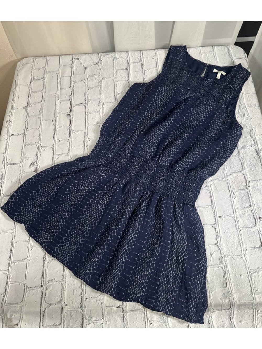 Joie Sleeveless Smocked Waist Mini Dress Navy Blue Reptile Print Silk Size S